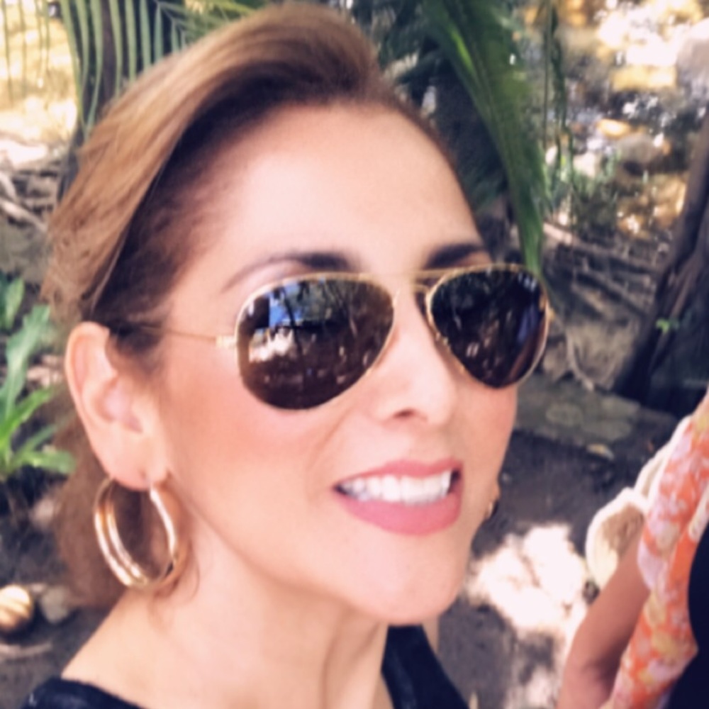 Meet your Posher, Adriana